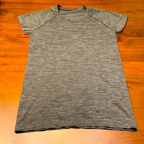 Lululemon women’s full length shirt sleeved tshirt. Dark heathered grey. - Picture 1 of 3